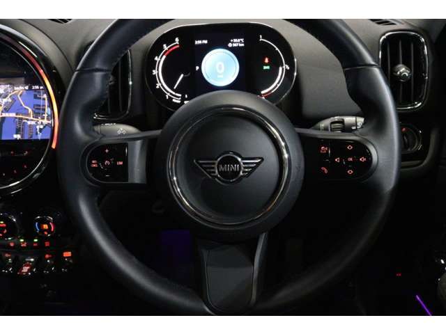 自動車保険も純正のクオリティをお届け致します。正規ディーラーのみが取り扱い可能な、MINIオーナー様専用自動車保険をご用意致しております。正規ディーラーでご購入を頂いたオーナー様のみがご加入頂けます。