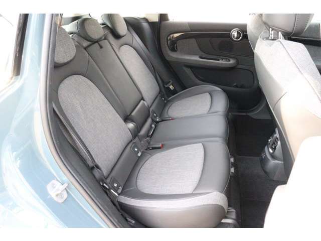 保証プランも多数準備致しております。アプルーブドカーは1年間、プレミアムセレクションは2年間の走行距離無制限保証が無償付帯致します。別途有償にて延長保証も準備致しております。