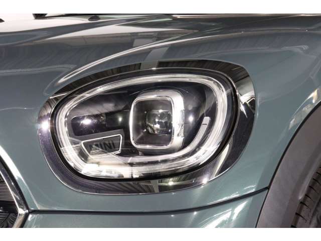 MINI　NEXT勝どきのお支払総額は、車両本体価格、環境性能割、月割自動車税、リサイクル料金、印紙代、車庫証明代行費用、登録代行料金が含まれております。