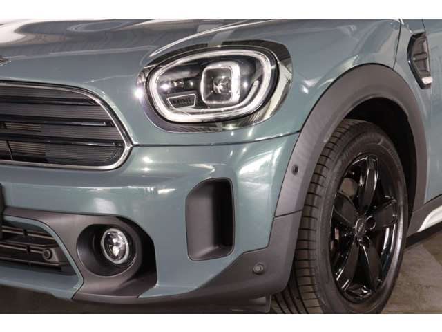 BMWJAPAN100％出資子会社！MINIは他に40台以上在庫があり。是非、担当のセールスにご相談ください！！