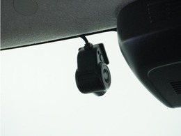 ◆ドライブレコーダー◆映像・音声などを記録する自動車用の装置です。　もしもの事故の際の記録はもちろん、旅行の際の思い出としてドライブの映像を楽しむことができます。