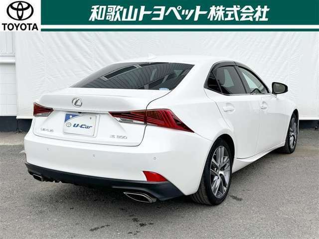 リフレッシュクリーニング「爽・快・車」施工！和歌ル山トヨペットの専門のスタッフが、独自の技術で一台一台丁寧に、内外装の清掃や除菌抗菌。下廻りやエンジンルームなど普段見えないところもキレイに仕上げます！