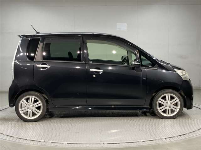 この度は数多くある掲載車の中から当店のお車をご覧頂き誠にありがとうございます。お写真では分かりづらい外装や内装状態は、いつでもお問合せください。スタッフが分かりやすくご説明ご案内させて頂きます。