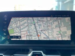 【メーカー純正ナビ】インテリアに溶け込むスタイリッシュな「専用設計」メーカーナビを装備♪視認性や操作性など基本性能にも優れ、より上質なカーライフをお楽しみいただけます。