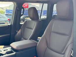 シートは車の心臓部ともいえる場所で、ドライバーが直接車と対話する空間です！快適なシートや操作しやすいインパネ配置、最新の安全・情報システムが融合し、集中力と安心感を高め、左右する重要な魅力ポイント☆彡