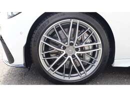 19インチAMG5ツインスポークアルミホイールになります！お近くのお客様は勿論、遠方のお客様も大歓迎！！安心の全国ディーラー保証付き☆ご遠方のお客様も安心してお任せ下さいませ！