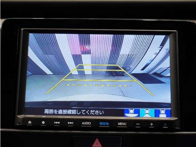 【バックカメラ】後退時も安心。リバース連動で画面が切り替わるのでとっても便利。