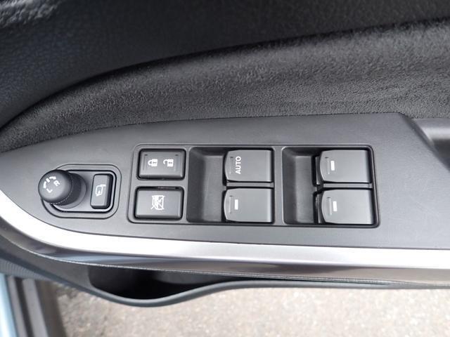 操作しやすい位置に配置された、運転席ドアのパワーウィンドー（ロック機構）、電動格納リモコンミラー。