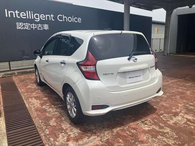 フロントだけでなく、バックソナーも付いてるので駐車時もバッチリ補助してくれます(*^^*)