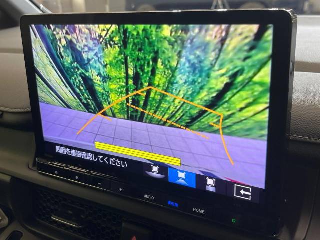 【バックカメラ】駐車時に後方がリアルタイム映像で確認できます。大型商業施設や立体駐車場での駐車時や、夜間のバック時に大活躍！運転スキルに関わらず、今や必須となった装備のひとつです！