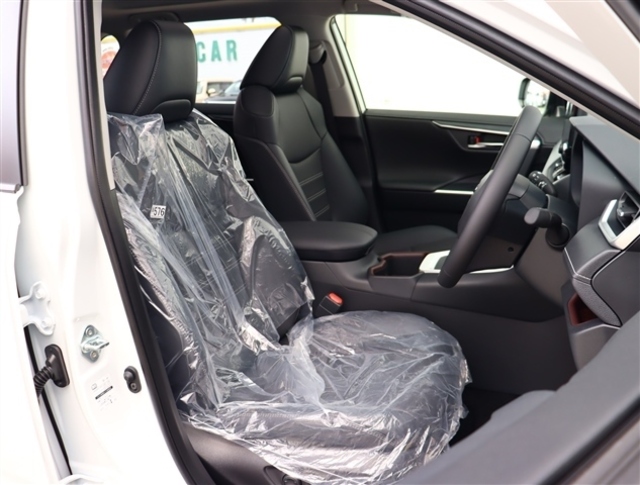 お車選びをお楽しみ頂けるよう、在庫車の展示スペースを十分に確保しております。