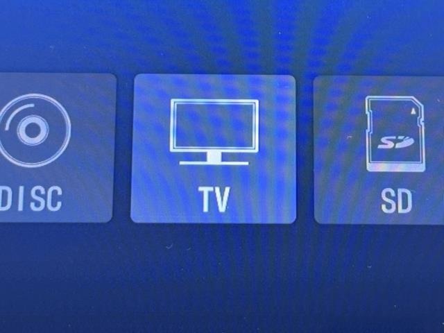 TVが見れるチューナーを装備しています。　新しい車でも付いていないことで、TVが見れない事も多々あるので要チェックです。