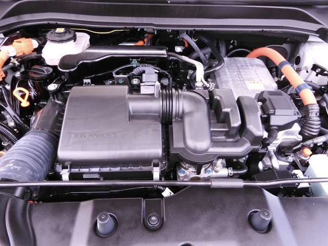 ◆エンジンルーム◆車の心臓部分のエンジンルームが汚いとトラブルの基になります。当店は専用の液剤を使って徹底的に綺麗にします。