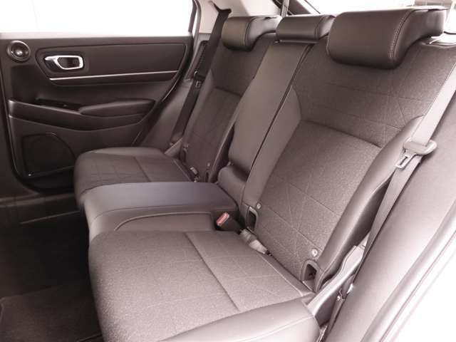 ◆ゆったり座れる大型で上質なシート。ゆとりのサイズと十分な厚みで豊かな座り心地を生み、ロングドライブでも疲れにくいシートです。