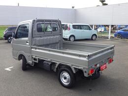 広々としたフラットな荷台は、積みやすさも積載能力も余裕たっぷり！仕事がはかどる頼もしい味方『キャリィ』！！