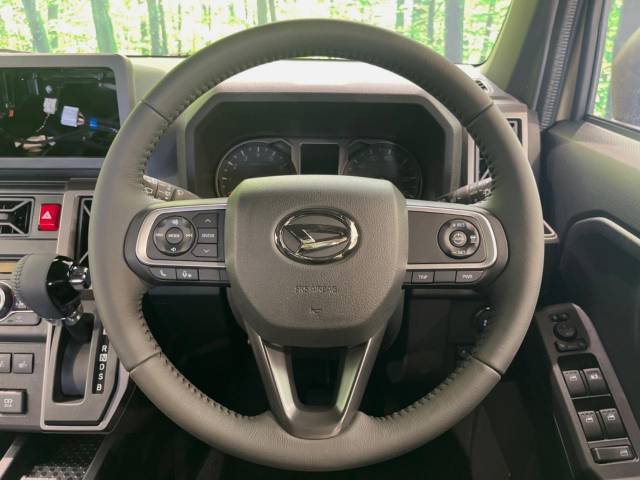 【純正革巻きステアリング】上質な革を使用することで、手にしっかり馴染みとても運転しやすいハンドルです♪