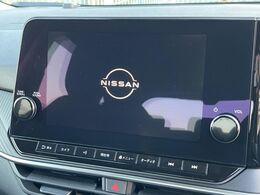 【メーカー純正9型ナビ】インテリアに溶け込むスタイリッシュな「専用設計」メーカーナビを装備♪視認性や操作性など基本性能にも優れ、より上質なカーライフをお楽しみいただけます。