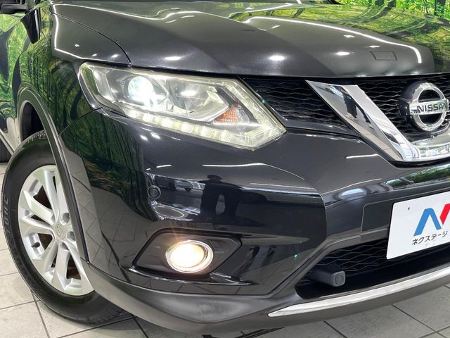 【LEDヘッドライト】悪天候や夜間走行時も良好な視界を確保し安心して運転できる高輝度LEDヘッドライトを装備！点灯速度が早く、消費電力も抑えられています。