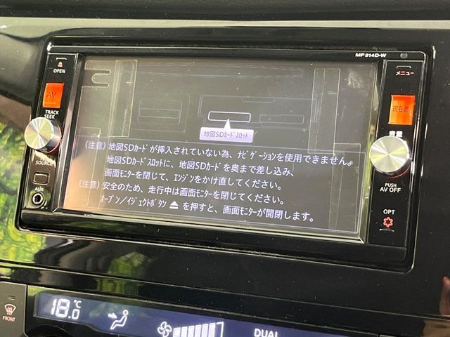 【純正ナビ】人気の純正ナビを装備しております。ナビの使いやすさはもちろん、オーディオ機能も充実！キャンプや旅行はもちろん、通勤や買い物など普段のドライブも楽しくなるはず♪