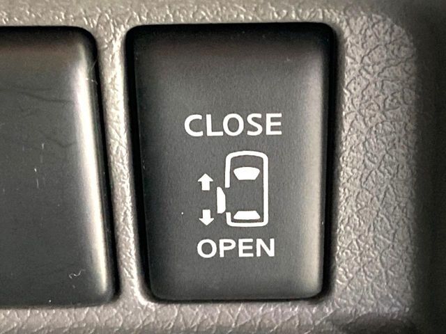 【パワースライドドア】スマートキーや運転席のスイッチでスライドドアの開閉が可能♪電動だから力を入れてドアを開ける必要が無く、小さいお子様でも、重い荷物を持っている時もラクに開け閉めできます♪