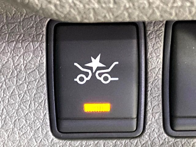 【エマージェンシーブレーキ】走行中に前方の車両等を認識し、衝突しそうな時は警報とブレーキで衝突回避と被害軽減をアシスト。より安全にドライブをお楽しみいただけます。