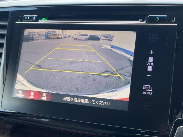 【バックカメラ】駐車時に後方がリアルタイム映像で確認できます。大型商業施設や立体駐車場での駐車時や、夜間のバック時に大活躍！運転スキルに関わらず、今や必須となった装備のひとつです！