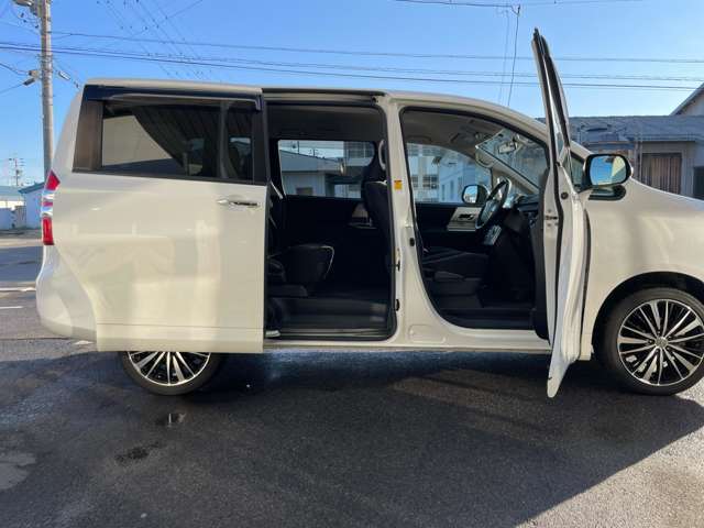 両側スライドドアなので乗り降りがしやすいです☆