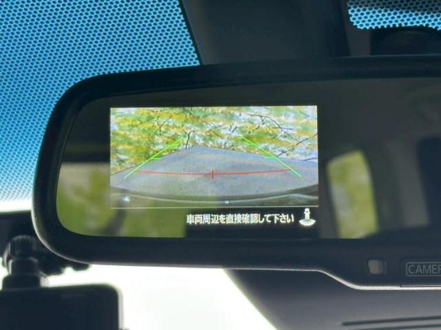 WECARSの展示場では実際に見て、触ってお車をお選びいただけます！知識の豊富な営業スタッフが様々なカーライフをご提案いたします！