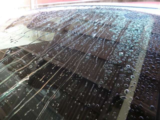 スマイルセットNo.9　【全ガラス撥水加工】雨の日の運転もクリアな視界で安全運転☆汚れも付きにくくウォータースポットを防ぎます。フロントだけでなくサイド、リアと全てのガラス面に施工します。