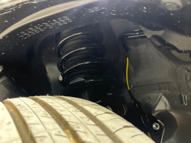 お車を安心してお乗りいただく為には、足回りの定期点検が欠かせません。サービスサポート（有償保証）では無料点検もご提供しており、安心のカーライフをお過ごしいただけるサポート体制が整っています。