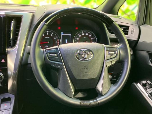 WECARSの展示場では実際に見て、触ってお車をお選びいただけます！知識の豊富な営業スタッフが様々なカーライフをご提案いたします！