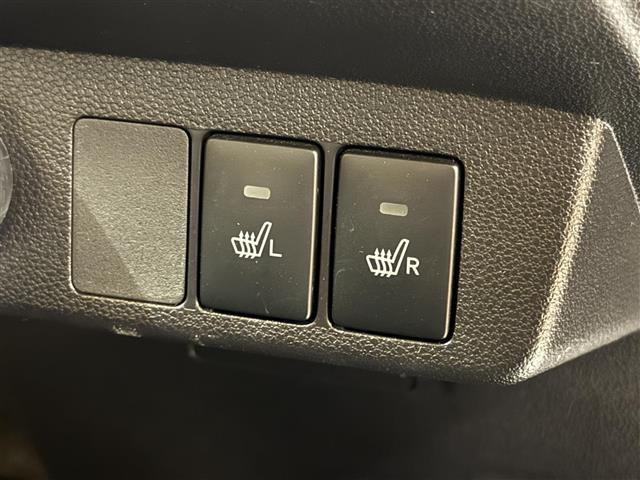 【シートヒーター】シートを温めてくれる暖房機器です！長時間座っていると負担が掛かりやすい背中や腰、または冬場などの寒い日に冷えやすい脚部に快適なぬくもりを伝えます。