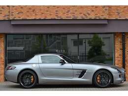 正規ディーラー車で1オーナーのSLS AMG GTが入庫致しました。