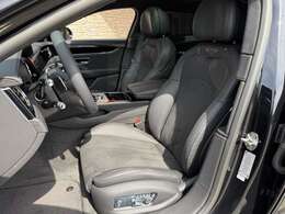 ツーリングスペック　ムードライティングスペック　セルフレベリングホイールバッジ　22インチ10スポークブラックホイール　フライングBマスコット（ブラック・イルミ）　パノラミックガラスルーフ