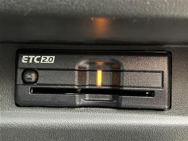 【ETC2.0（DSRC）】ETCカードを挿入すれば料金所はノンストップで通過できます。ETC限定の割引や、高速道路の情報提供サービスを利用できます。