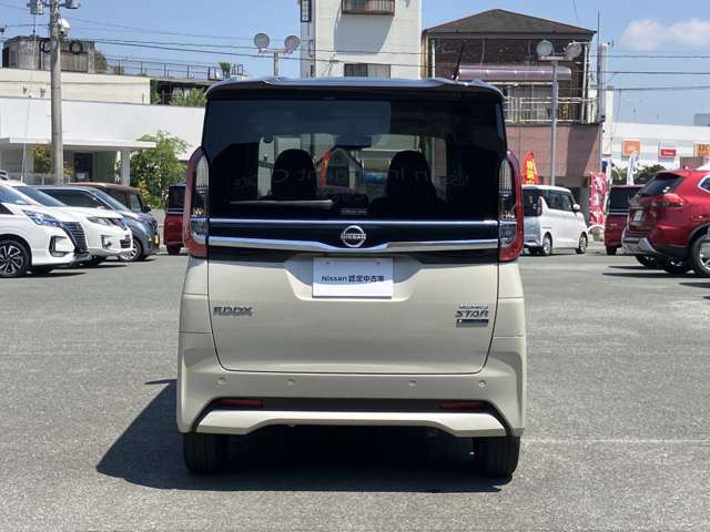 プライバシ-ガラスが装備されています。外を見るときは気にならずに、後方車両から車内が見えにくい設計です。