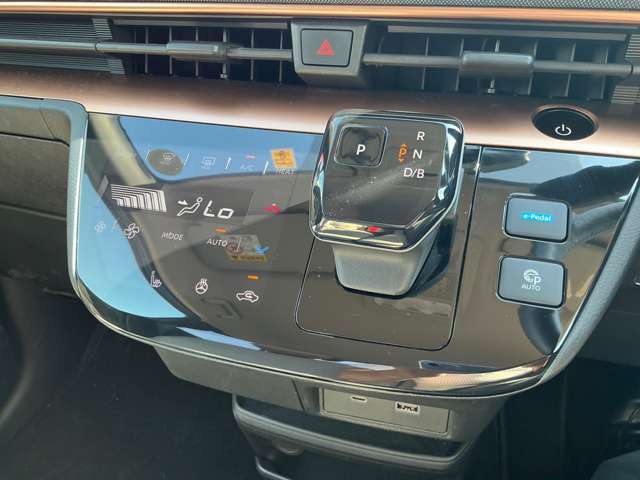 オートエアコンは、温度を設定するだけで、車内をいつも快適にしてくれます！