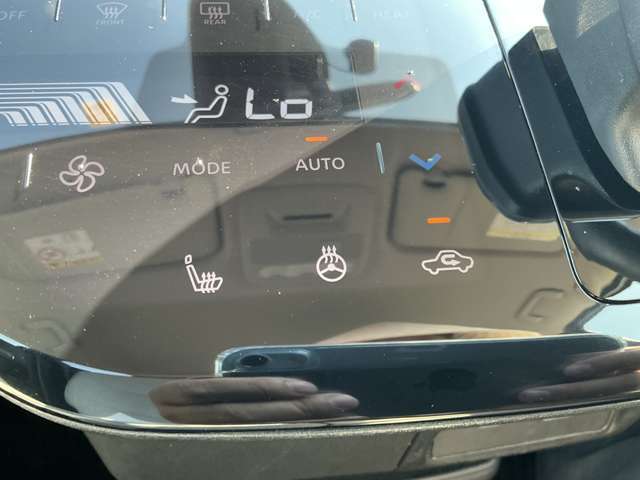 オートエアコンは、温度を設定するだけで、車内をいつも快適にしてくれます！