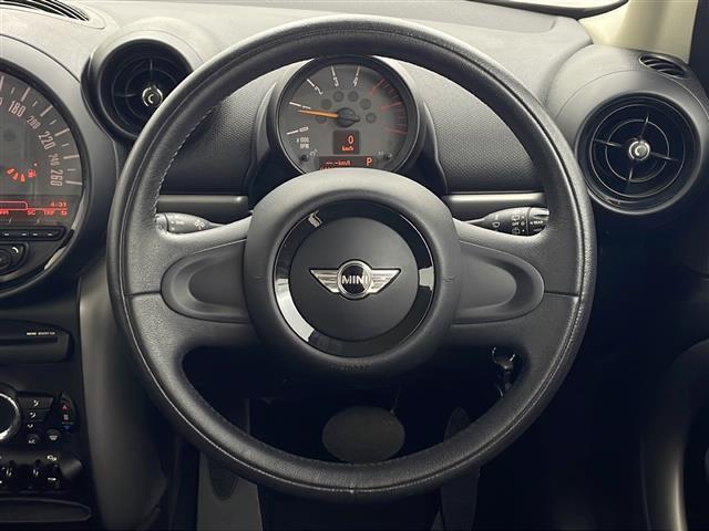 【ステアリング】軽い力で扱いやすいハンドルです。除菌プランいれていただくとさらに快適に！清潔なお車はお子様にも安心ですね！