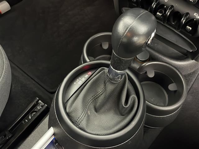 【シフトレバー】シフトも操作しやすく快適なドライブを楽しんでいただけます！