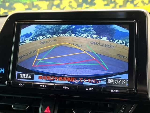 【バックカメラ】駐車時に後方がリアルタイム映像で確認できます。大型商業施設や立体駐車場での駐車時や、夜間のバック時に大活躍！運転スキルに関わらず、今や必須となった装備のひとつです！