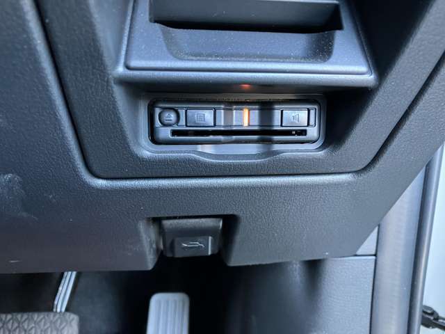 運転席右下のこの位置にETCが装着されています！