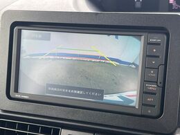 【バックカメラ】駐車時に後方がリアルタイム映像で確認できます。大型商業施設や立体駐車場での駐車時や、夜間のバック時に大活躍！運転スキルに関わらず、今や必須となった装備のひとつです！