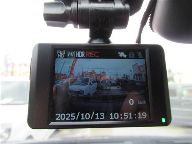【ドライブレコーダー】今や4台に1台がついているといわれるドラレコ付き。何かあった際に保険会社等のやりとりも楽になります。
