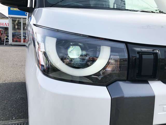 ≪LEDヘッドランプ≫　かわいいフリしてタフなやつが印象的半円ヘッドランプです。