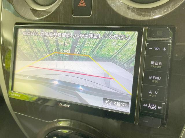 【バックカメラ】駐車時に後方がリアルタイム映像で確認できます。大型商業施設や立体駐車場での駐車時や、夜間のバック時に大活躍！運転スキルに関わらず、今や必須となった装備のひとつです！
