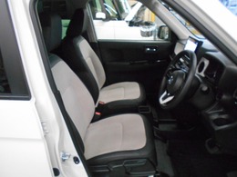 すわり心地の良い運転席・助手席です。長時間のドライブの疲れ軽減に貢献します。どうぞ快適なドライブを♪