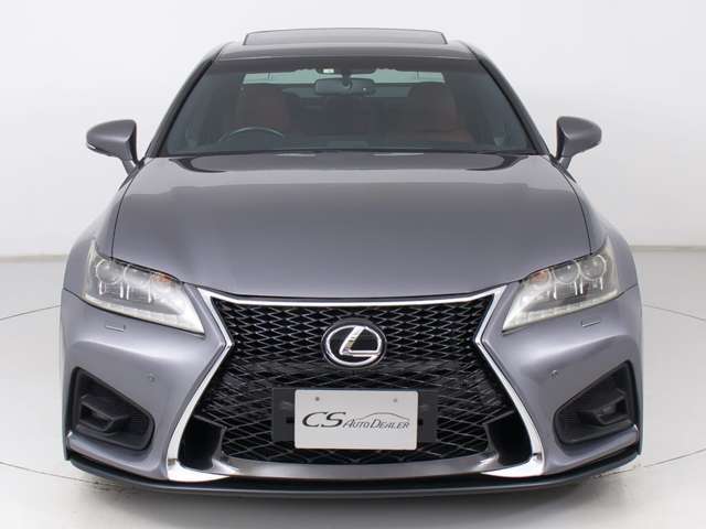 禁煙車です！室内は嫌なニオイも無く、すごく綺麗な状態です！禁煙車・・特にセダンタイプのお車では少ないですよね！！タバコのニオイが苦手なお客様必見です！快適にご乗車頂けます！！