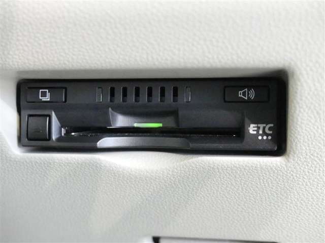 ナビ連動タイプのETC車載機です。ナビゲーションと連動してくれますのでカード未挿入を知らせてくれるなど便利な機能が追加されています。