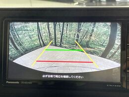 【バックカメラ】駐車時に後方がリアルタイム映像で確認できます。大型商業施設や立体駐車場での駐車時や、夜間のバック時に大活躍！運転スキルに関わらず、今や必須となった装備のひとつです！